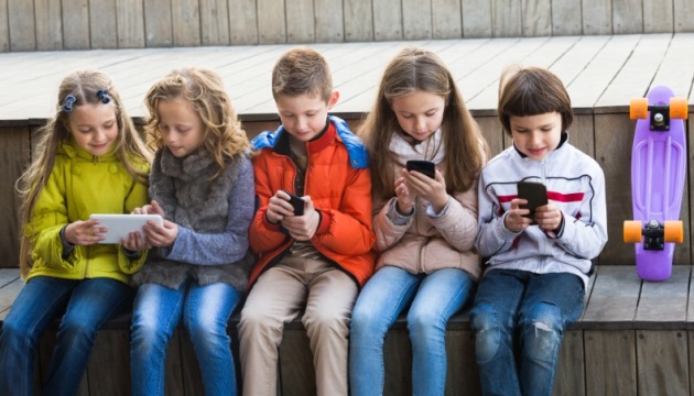 Pengaruh Lingkungan Digital terhadap Kenyamanan Psikologis